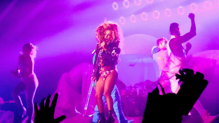 Lady Gaga en concert au Zénith de Paris pour le "ArtRave: The Artpop Ball" (31 octobre 2014)